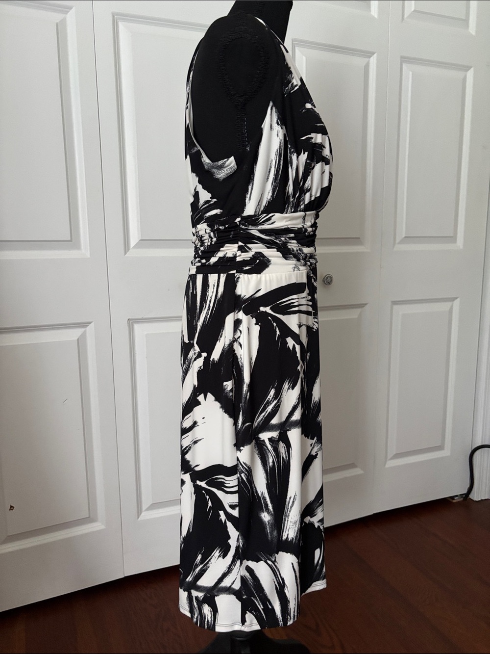 Black Label Black and White Halter Midi Dress - Picture 4 of 10